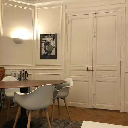 Cosy 2 50m2 Parisian Classic Flat - Passy, 16th Arrondissement, Near Eiffel Tower Lägenhet *