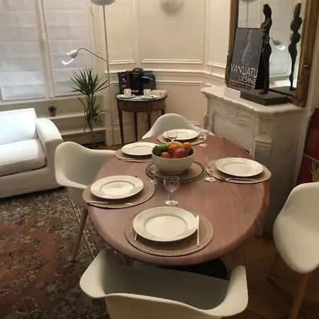 Cosy 2 50m2 Parisian Classic Flat - Passy, 16th Arrondissement, Near Eiffel Tower Lägenhet *