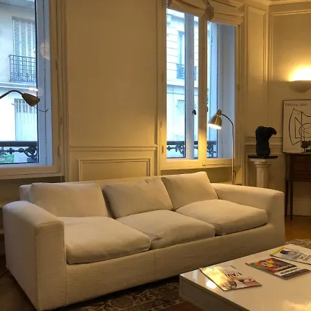 Cosy 2 50m2 Parisian Classic Flat - Passy, 16th Arrondissement, Near Eiffel Tower *