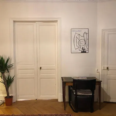 Apartment Cosy 2 50m2 Parisian Classic Flat - Passy, 16th Arrondissement, Near Eiffel Tower