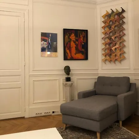 Cosy 2 50m2 Parisian Classic Flat - Passy, 16th Arrondissement, Near Eiffel Tower