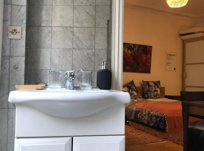 Cosy 2 50m2 Parisian Classic Flat - Passy, 16th Arrondissement, Near Eiffel Tower *